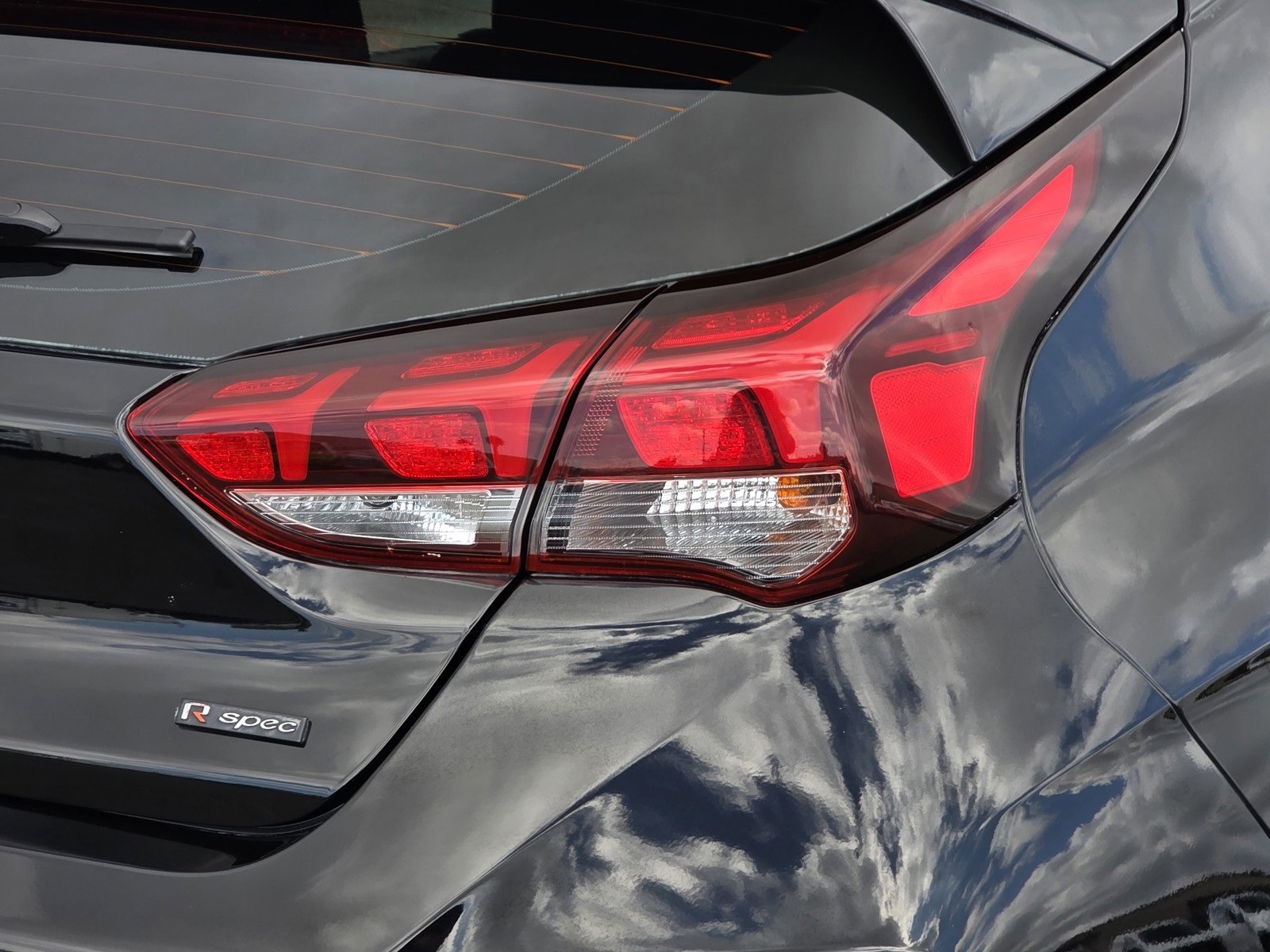 Used 2019 Hyundai Veloster Turbo R-Spec image 12