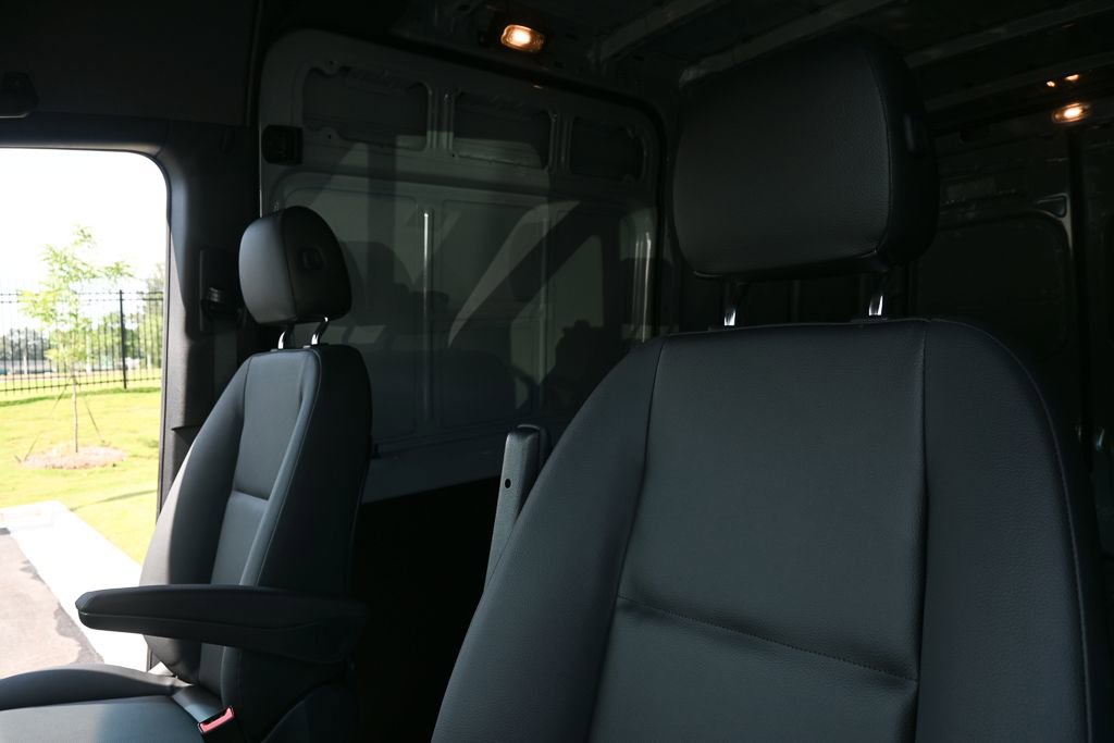 Used 2025 Mercedes-Benz Sprinter 2500 image 4