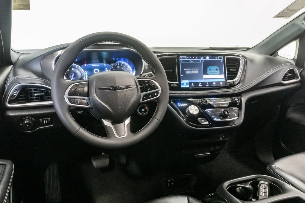 New 2026 Chrysler Pacifica Select FWD image 7