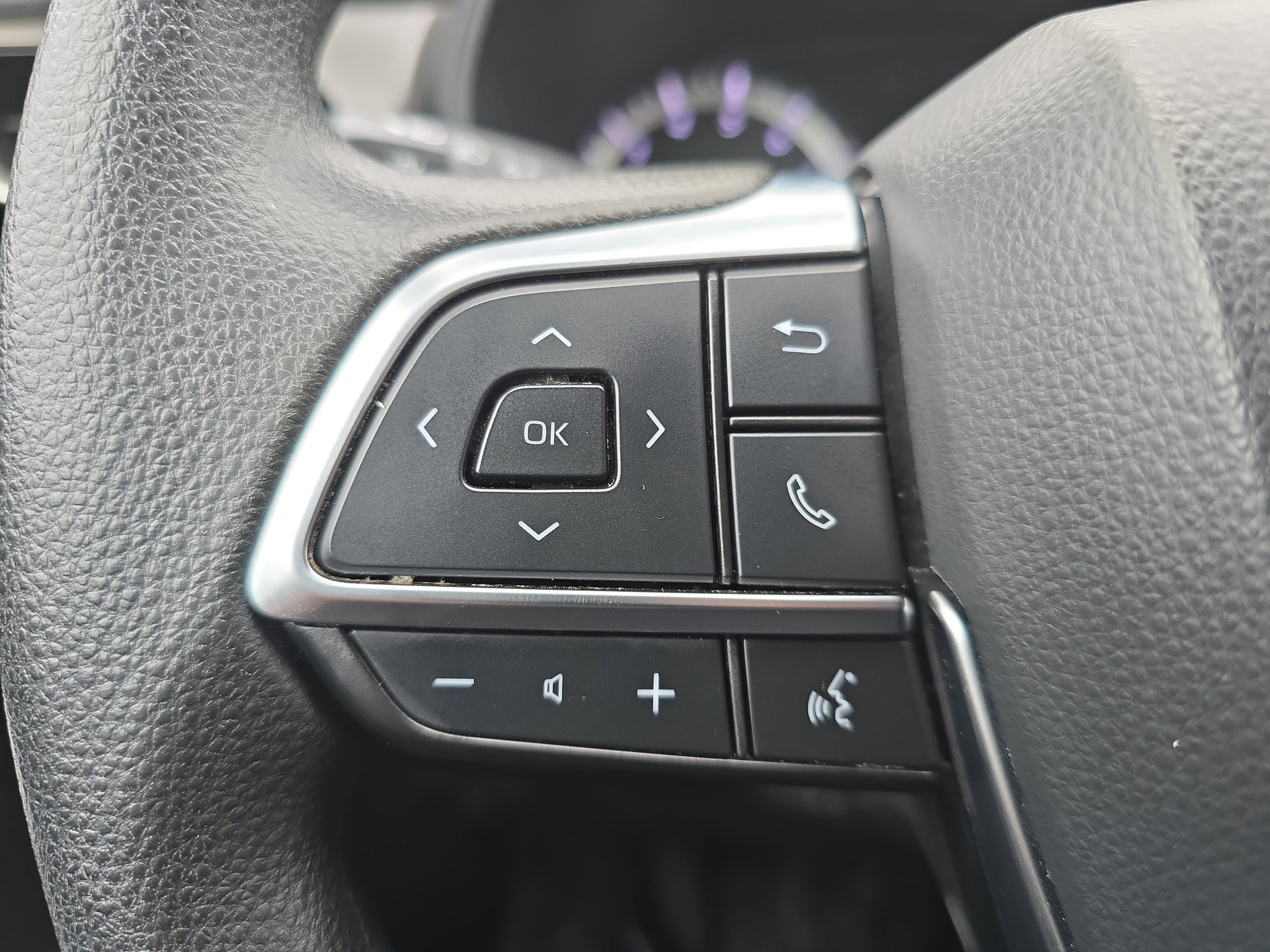 Used 2021 Toyota Highlander L image 16