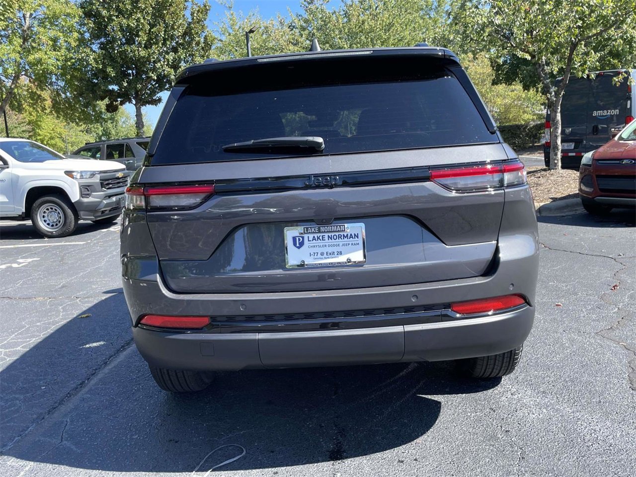 New 2025 Jeep Grand Cherokee Altitude image 8