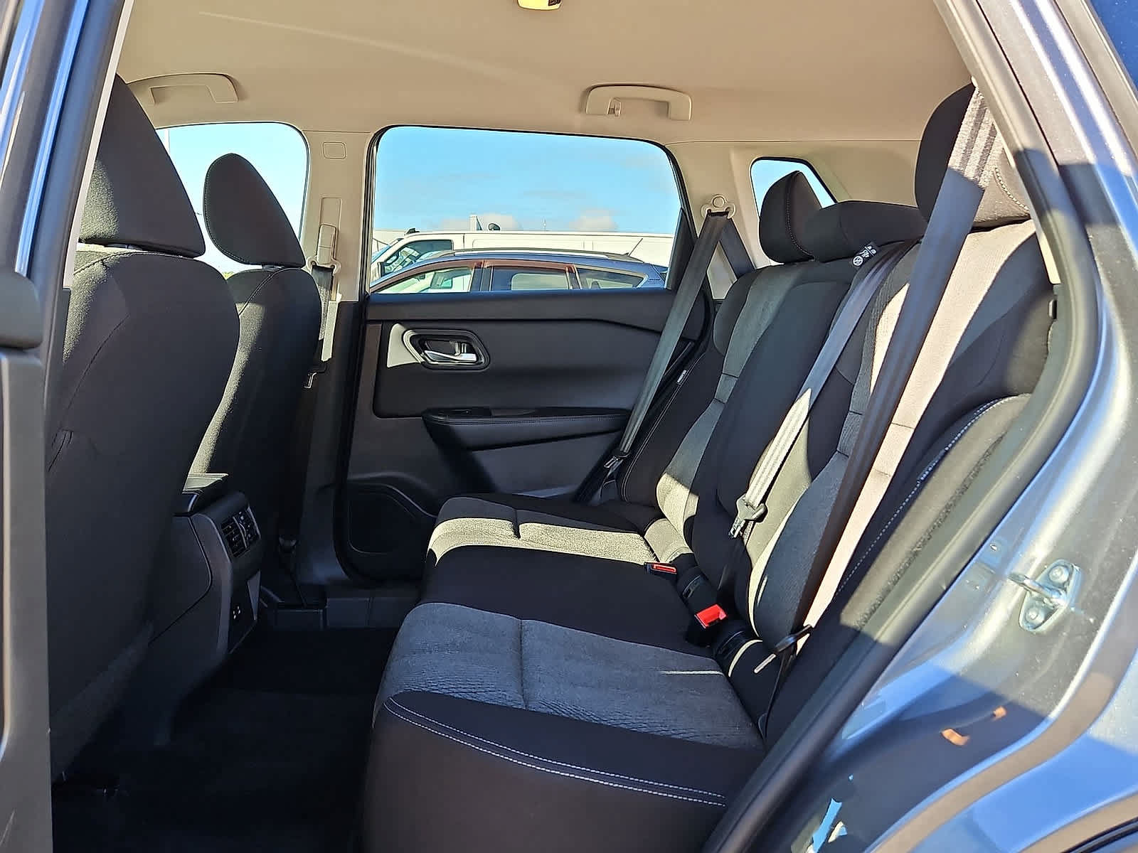 Used 2025 Nissan Rogue SV AWD/4WD image 29