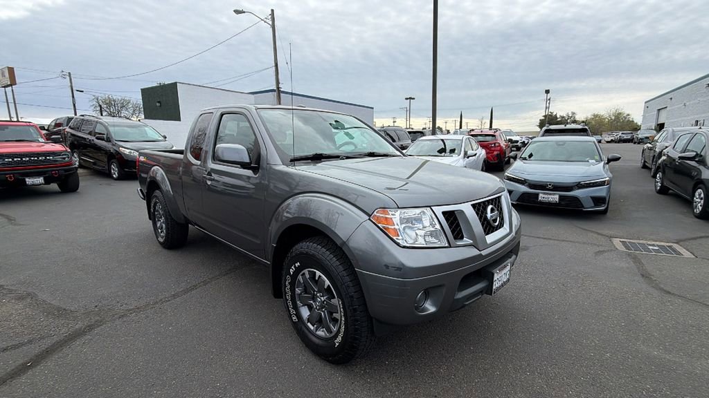 Used 2016 Nissan Frontier PRO-4X image 2