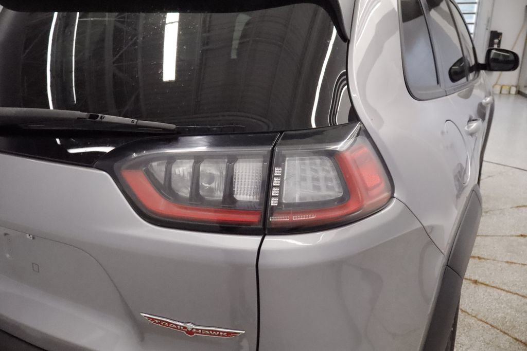 Used 2019 Jeep Cherokee Trailhawk w/ Comfort & Convenience Group AWD/4WD image 16