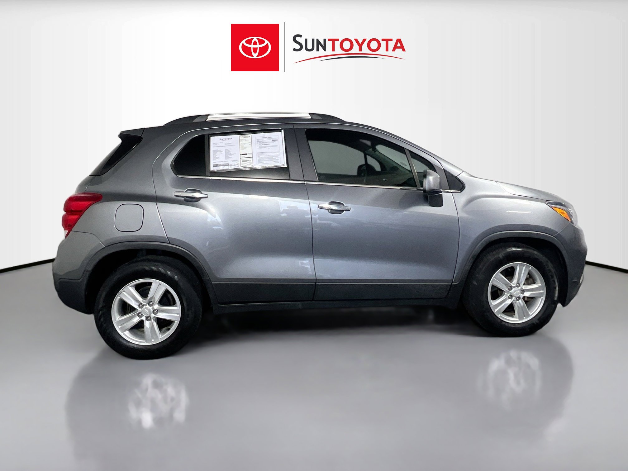 Used 2020 Chevrolet Trax LT w/ LT Convenience Package image 2