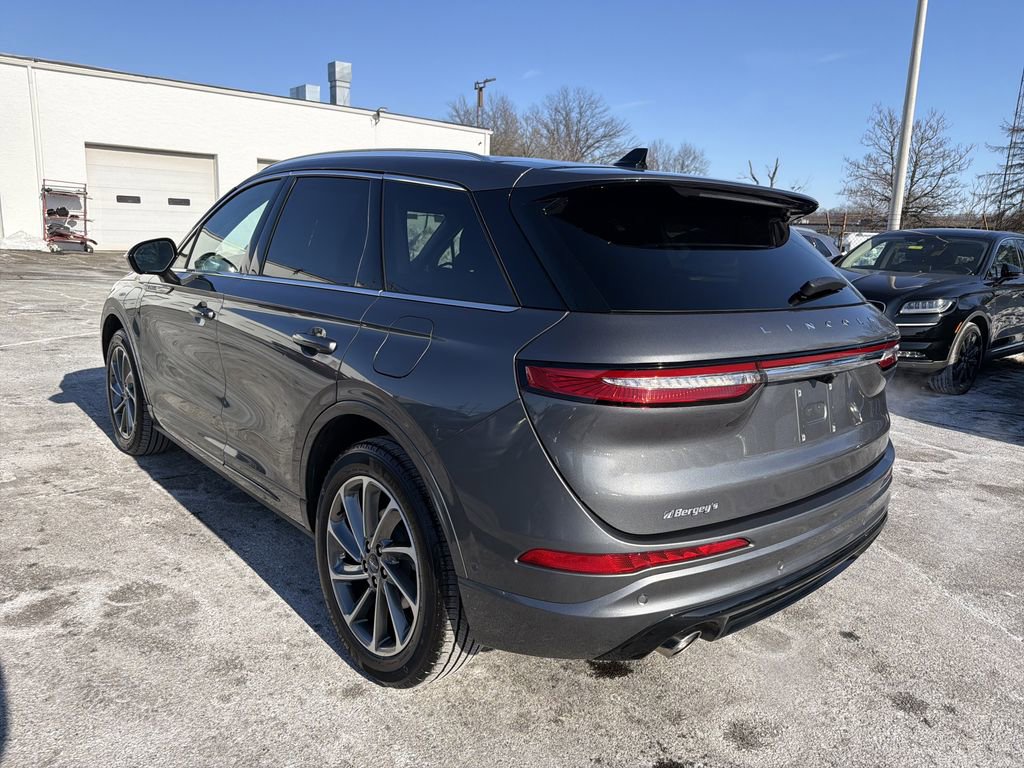 Used 2022 Lincoln Corsair Grand Touring image 3