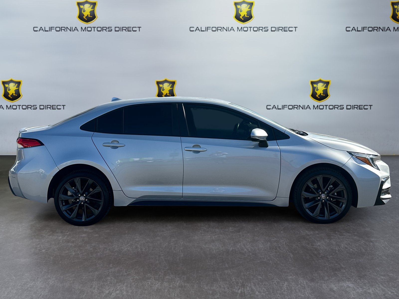 Used 2025 Toyota Corolla SE w/ Convenience Package FWD image 6