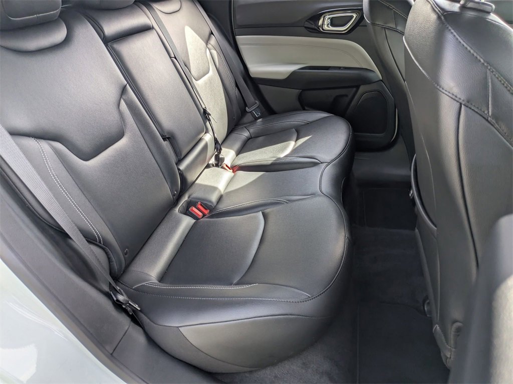 Used 2025 Jeep Compass Limited image 27