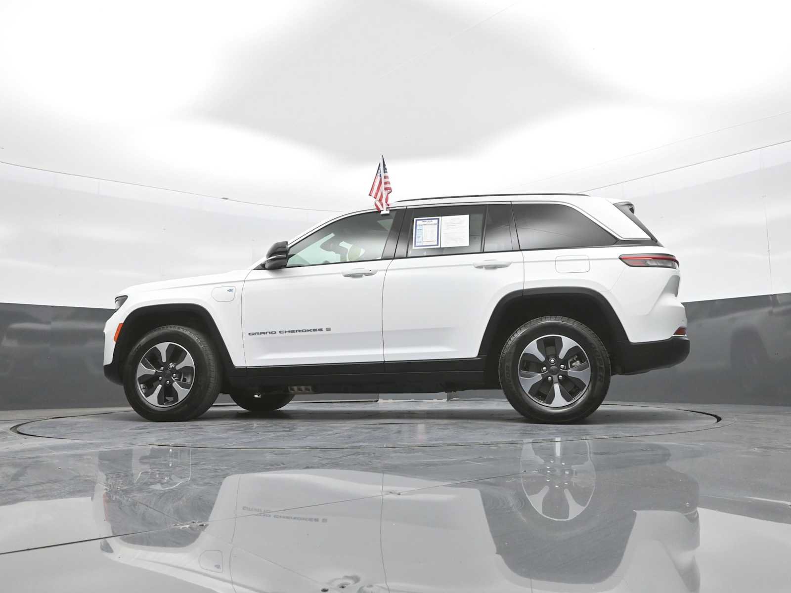 Used 2024 Jeep Grand Cherokee Limited 4xe AWD/4WD image 22