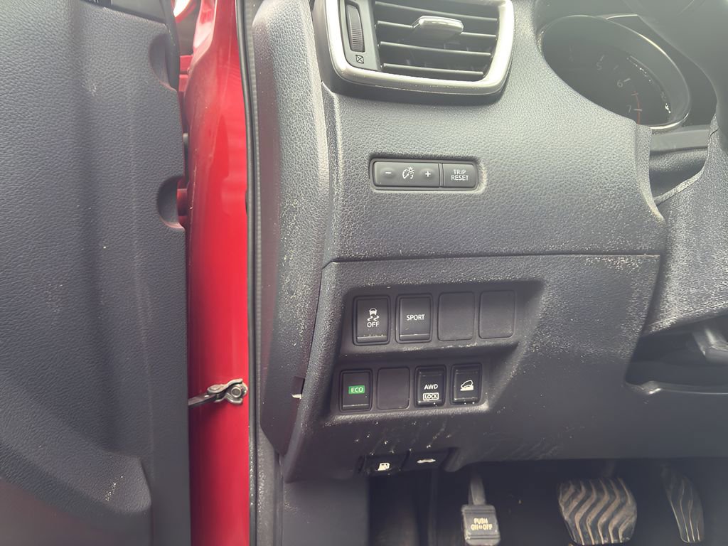 Used 2016 Nissan Rogue SV image 19