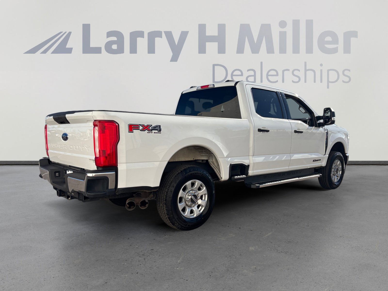 Used 2023 Ford F250 XLT w/ FX4 Off-Road Package image 5