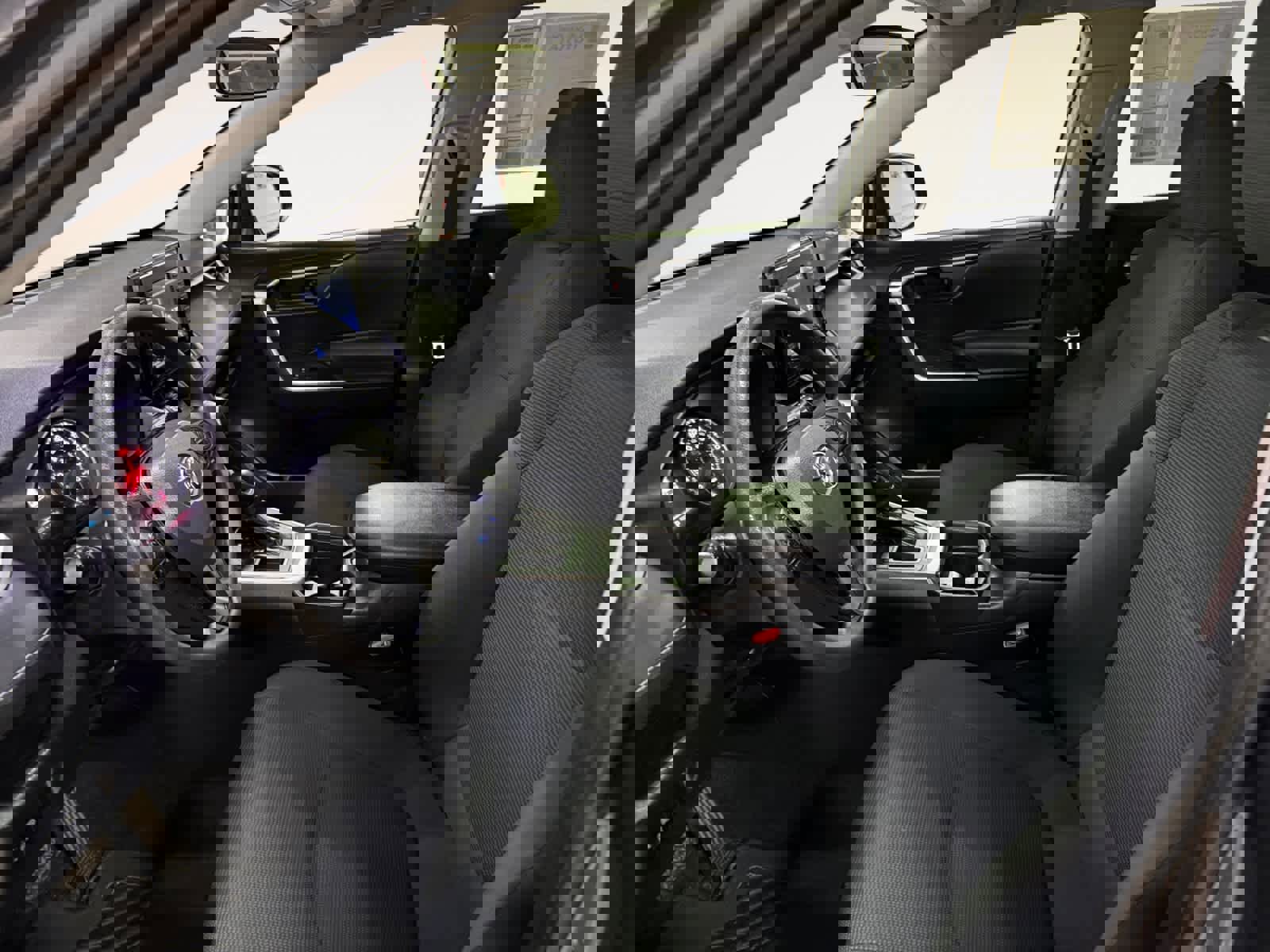 Used 2021 Toyota RAV4 LE image 13