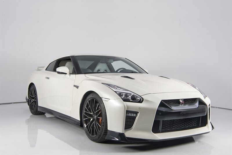 Used 2021 Nissan GT-R Premium image 2