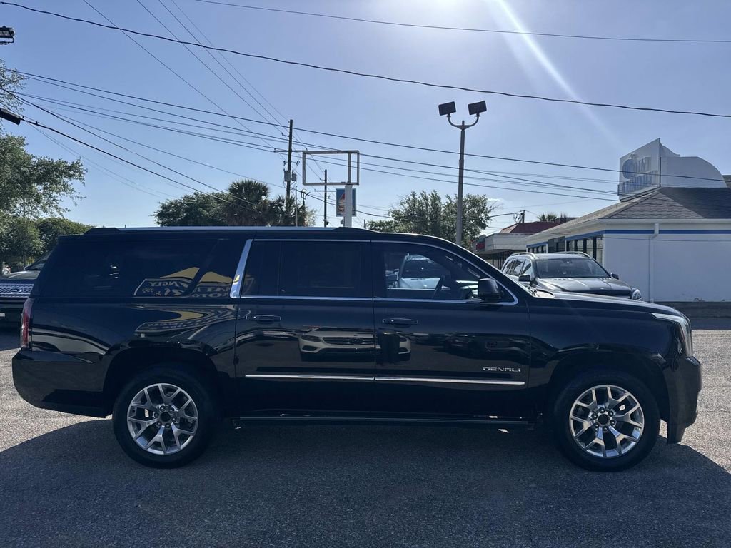Used 2015 GMC Yukon XL Denali w/ Premium Package image 10
