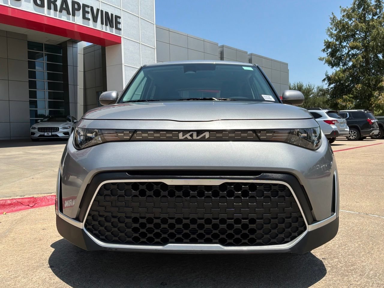 Used 2025 Kia Soul LX w/ LX Technology Package FWD image 3