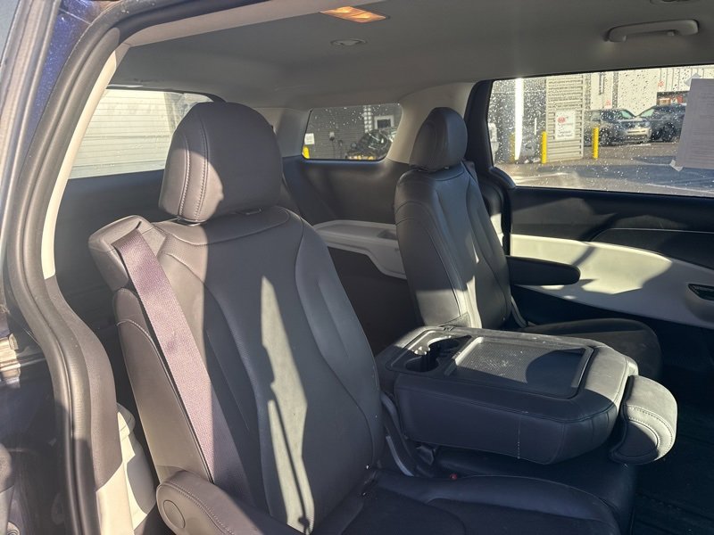 Used 2024 Kia Carnival LX image 8