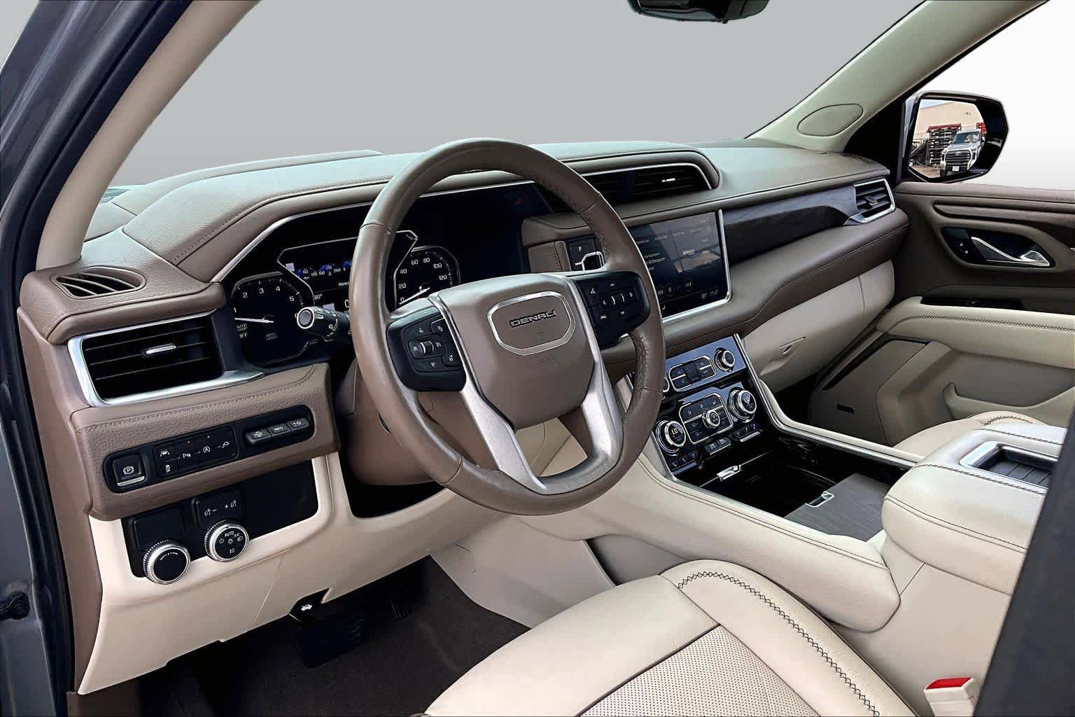 Used 2021 GMC Yukon XL Denali w/ Denali Premium Package RWD image 18