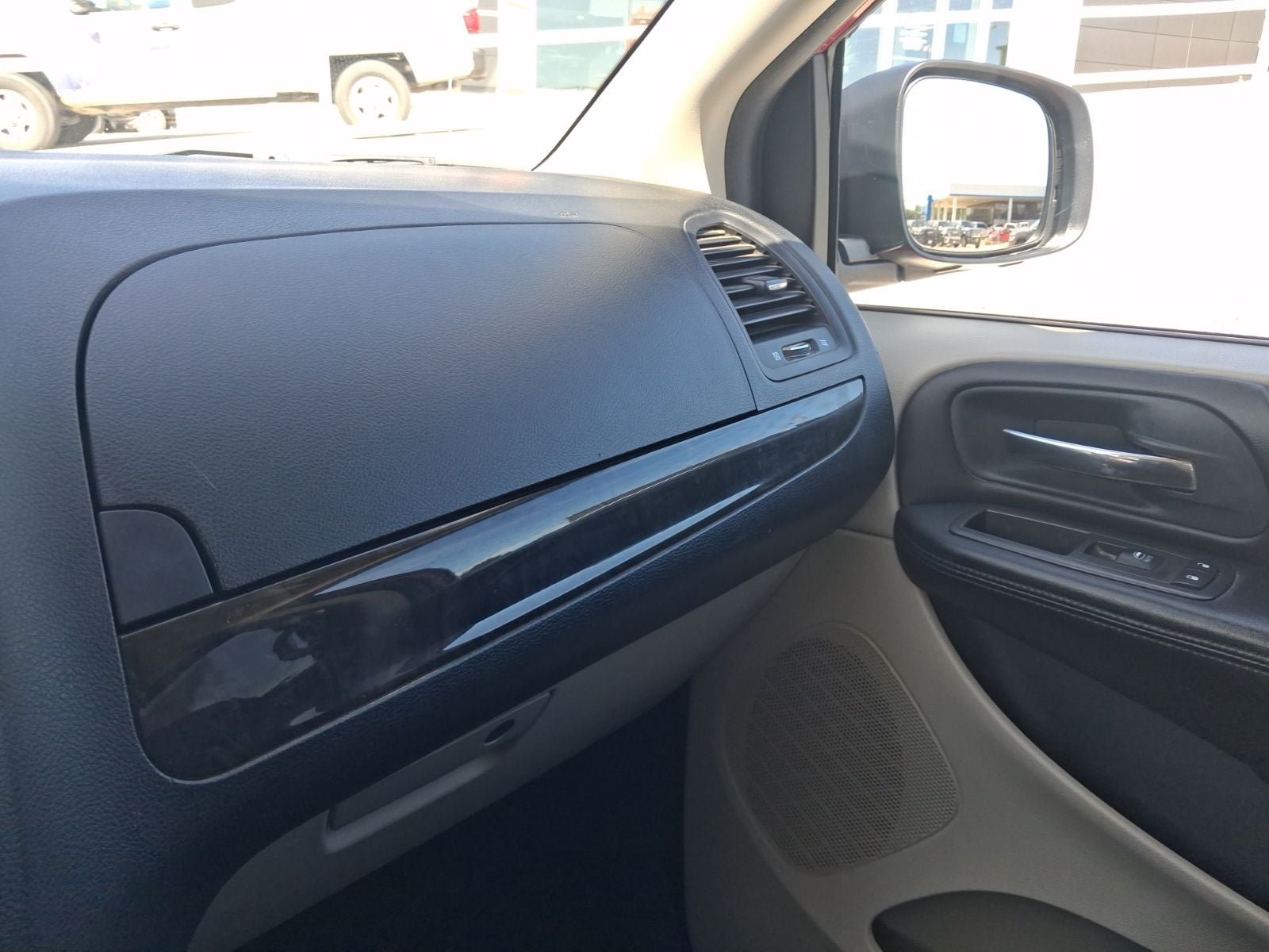 Used 2012 Dodge Grand Caravan SE FWD image 22