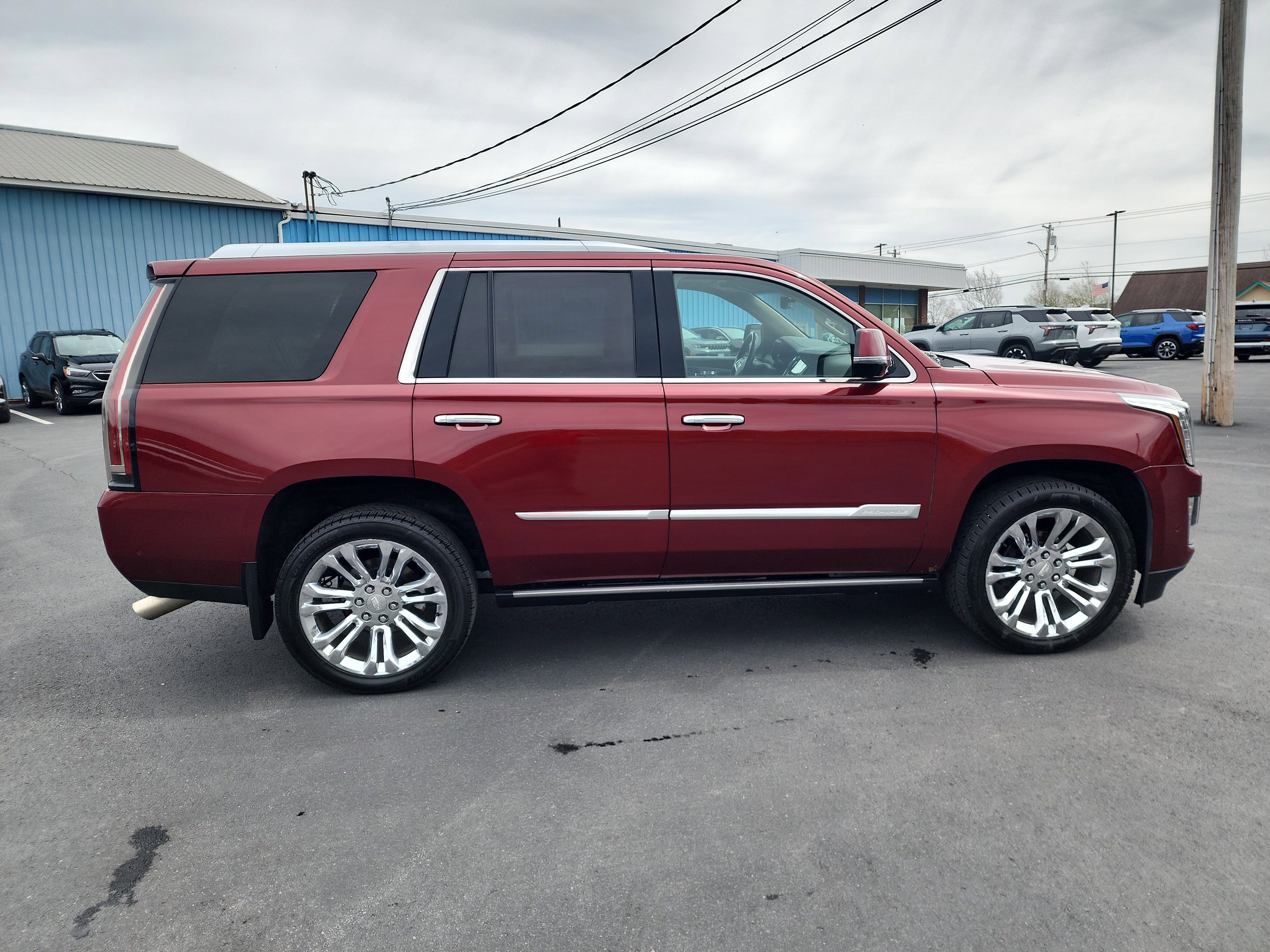 Certified 2020 Cadillac Escalade Premium Luxury w/ LPO, Radiant Package AWD/4WD image 9