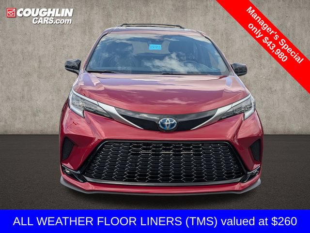 Used 2024 Toyota Sienna XSE AWD/4WD image 2