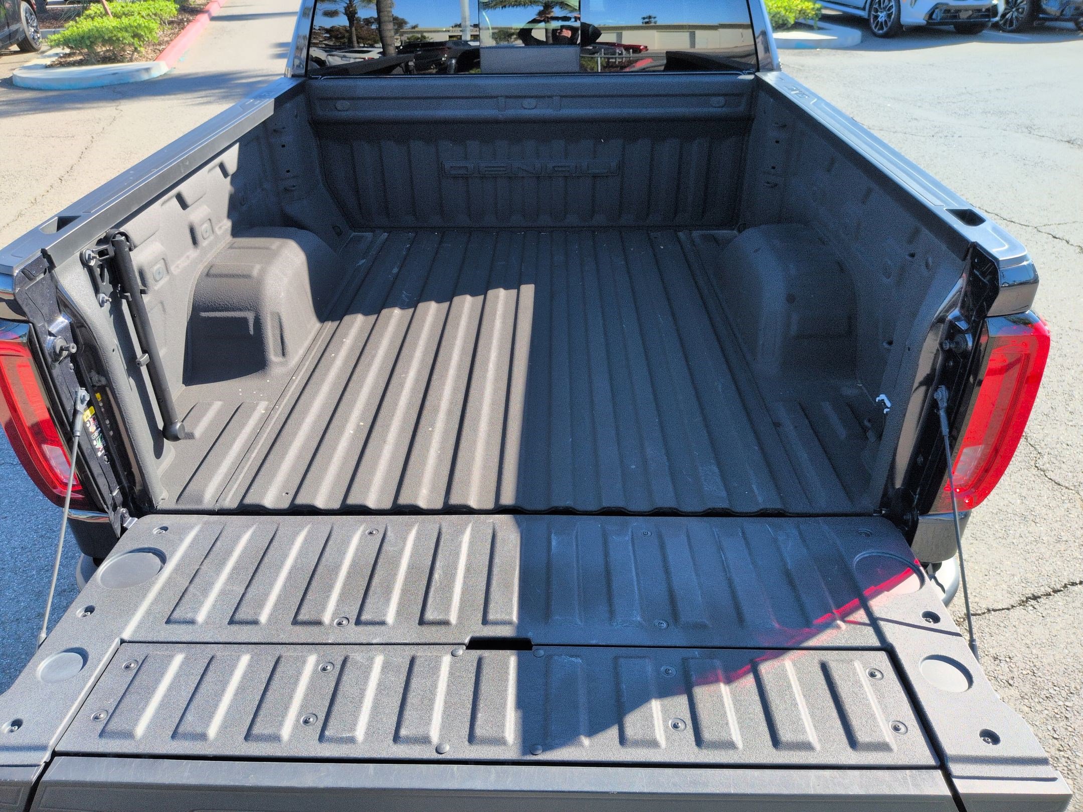 Used 2023 GMC Sierra 1500 Denali Ultimate image 32