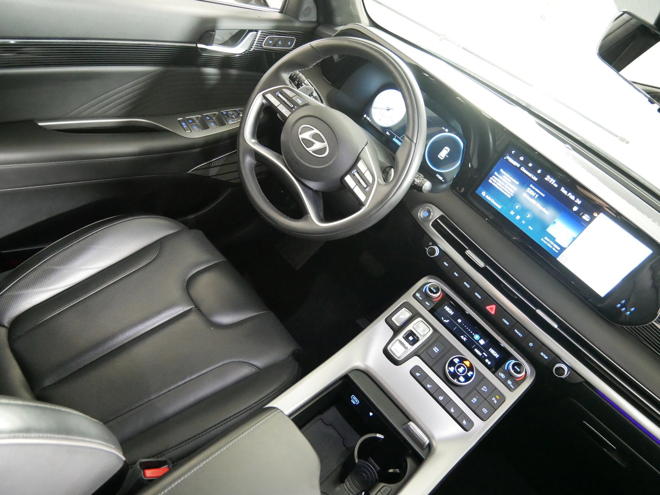 Used 2025 Hyundai Palisade Calligraphy AWD/4WD image 9