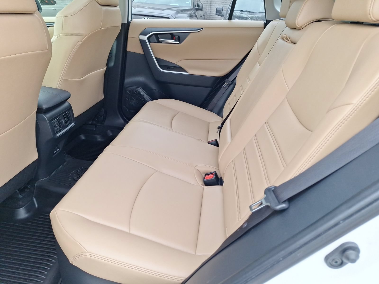 Used 2023 Toyota RAV4 XLE Premium AWD/4WD image 31