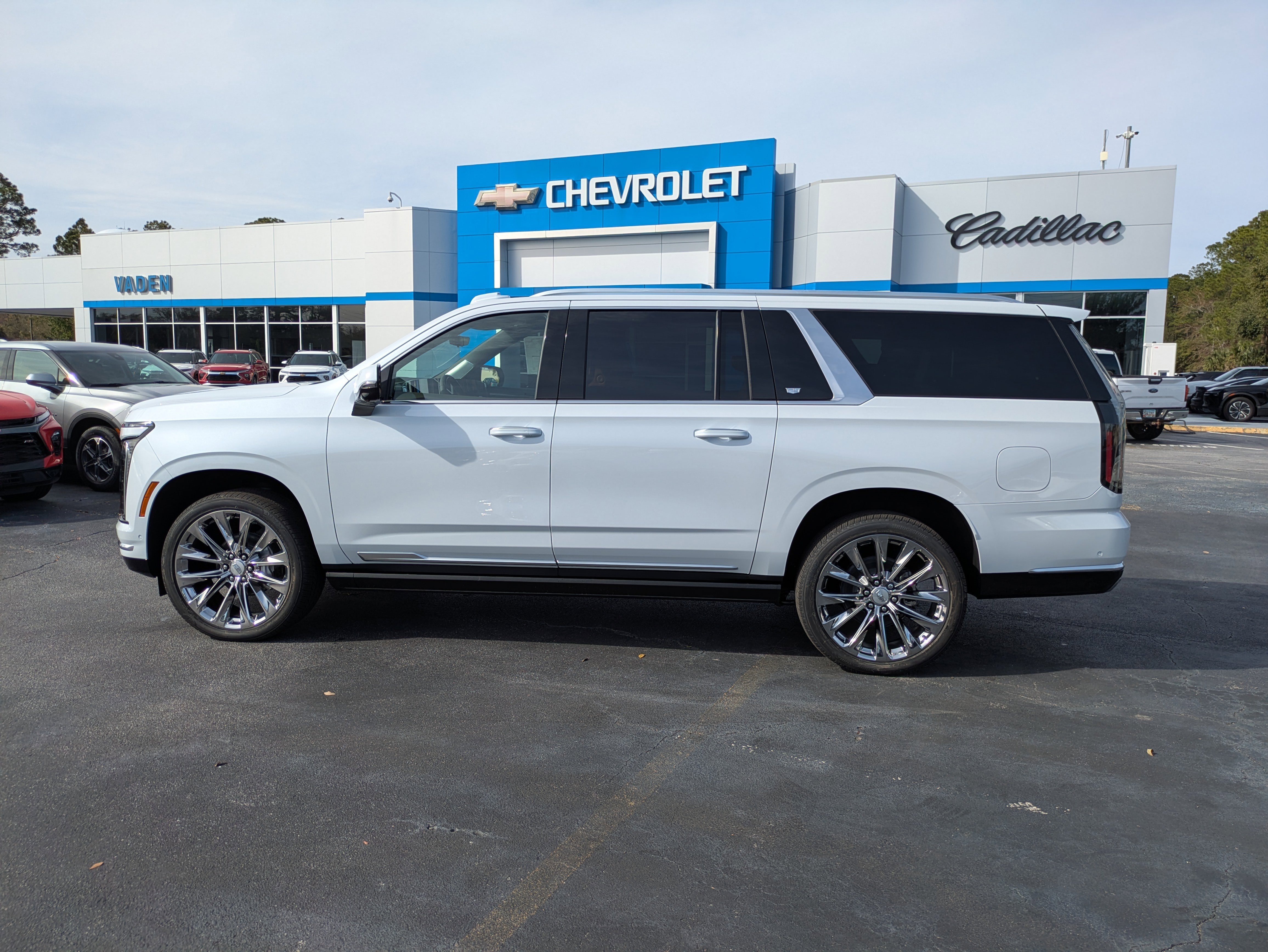 New 2026 Cadillac Escalade ESV Luxury w/ LPO, Radiant Package image 31