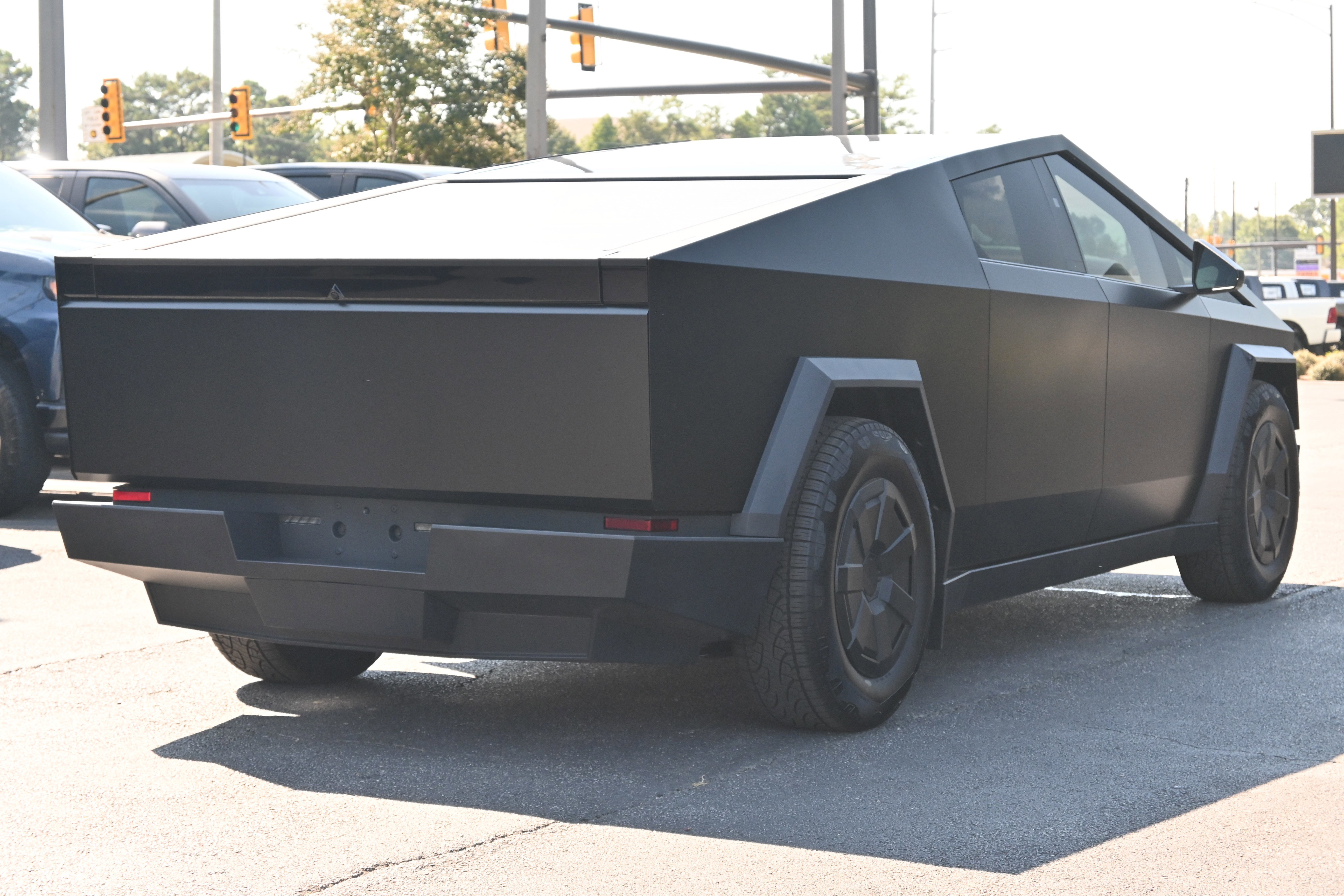 Used 2024 Tesla Cybertruck AWD Crew Cab image 11