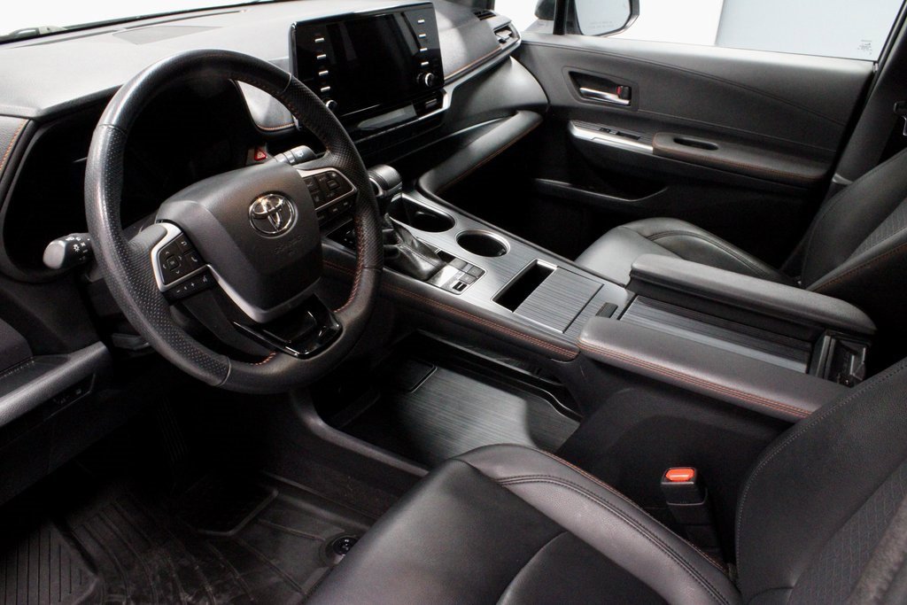 Used 2022 Toyota Sienna XSE image 27