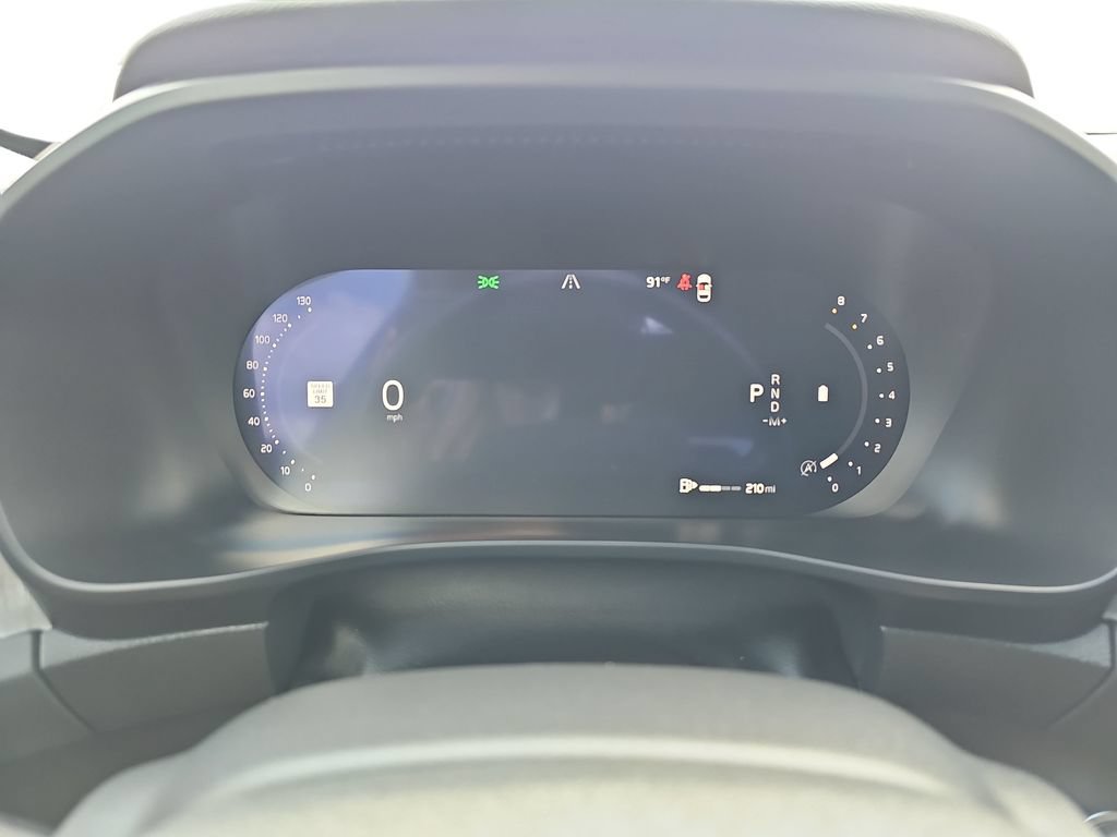 Used 2025 Volvo XC40 B5 Plus AWD/4WD image 19
