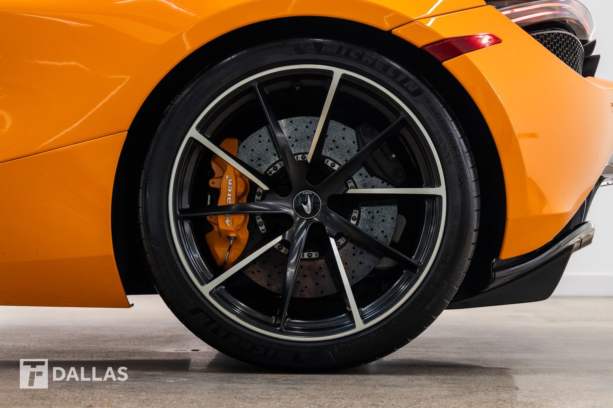 Used 2019 McLaren 720S RWD image 7