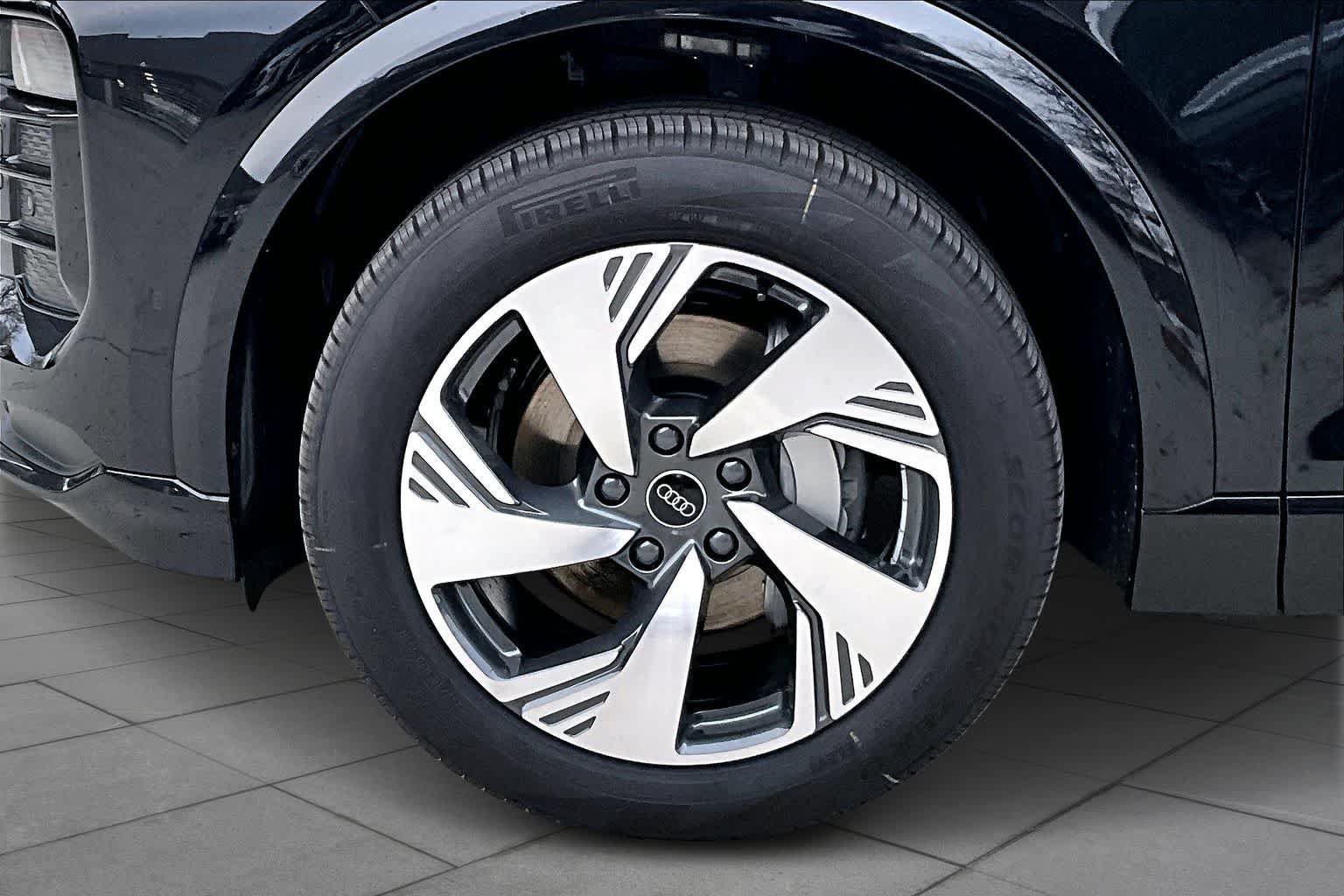 New 2025 Audi Q6 e-tron Premium AWD/4WD image 11