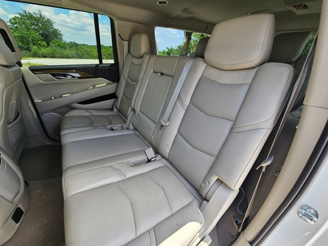 Used 2019 Cadillac Escalade ESV Luxury AWD/4WD image 18