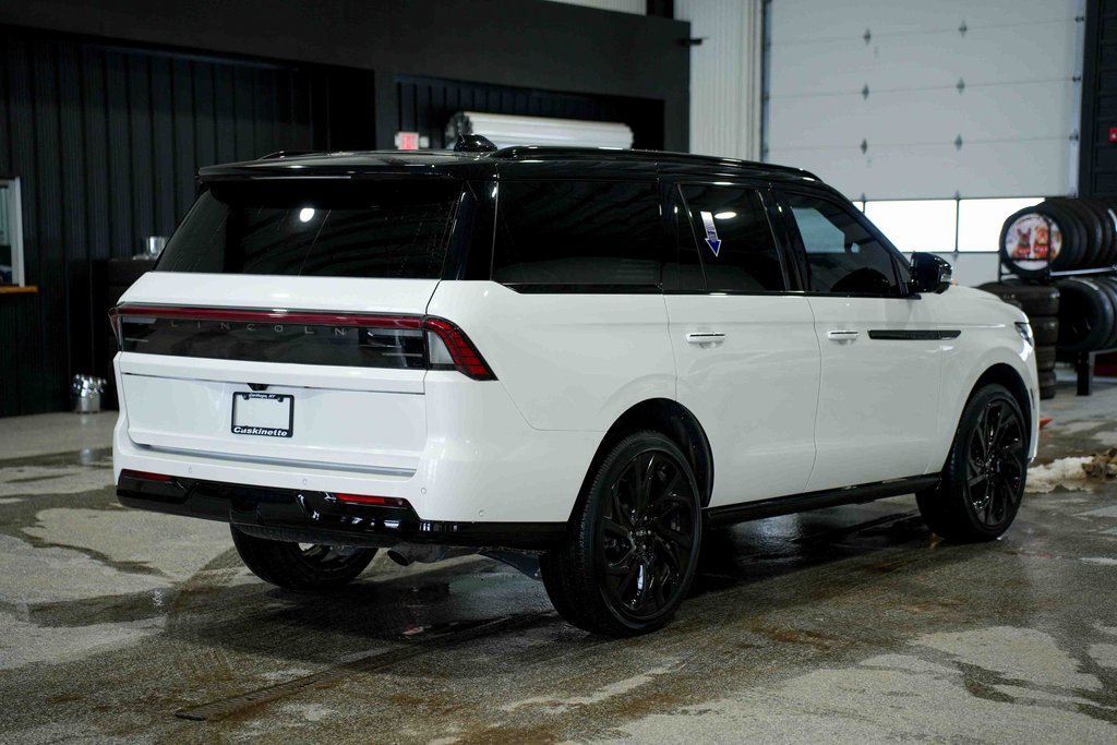 Used 2025 Lincoln Navigator Black Label image 5