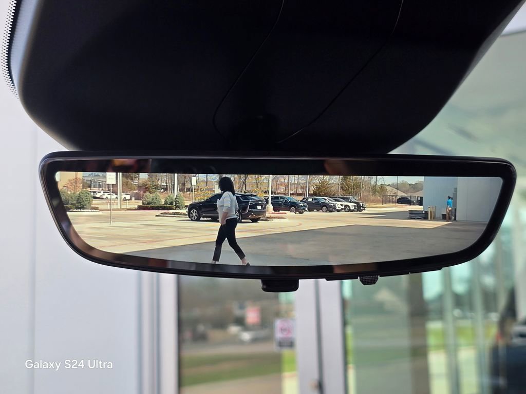 Used 2024 Cadillac Escalade Premium Luxury AWD/4WD image 33