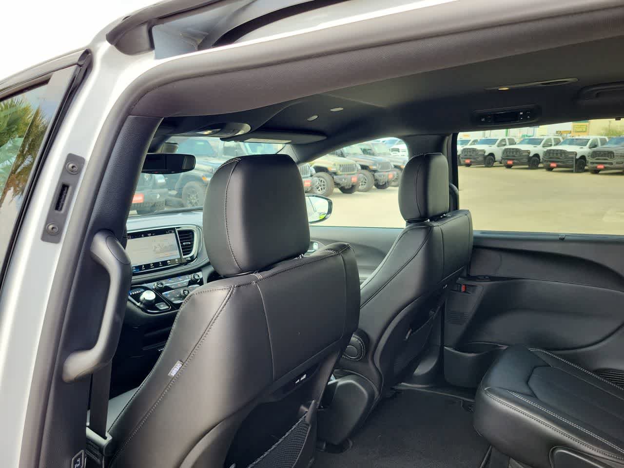 New 2026 Chrysler Pacifica Select FWD image 20