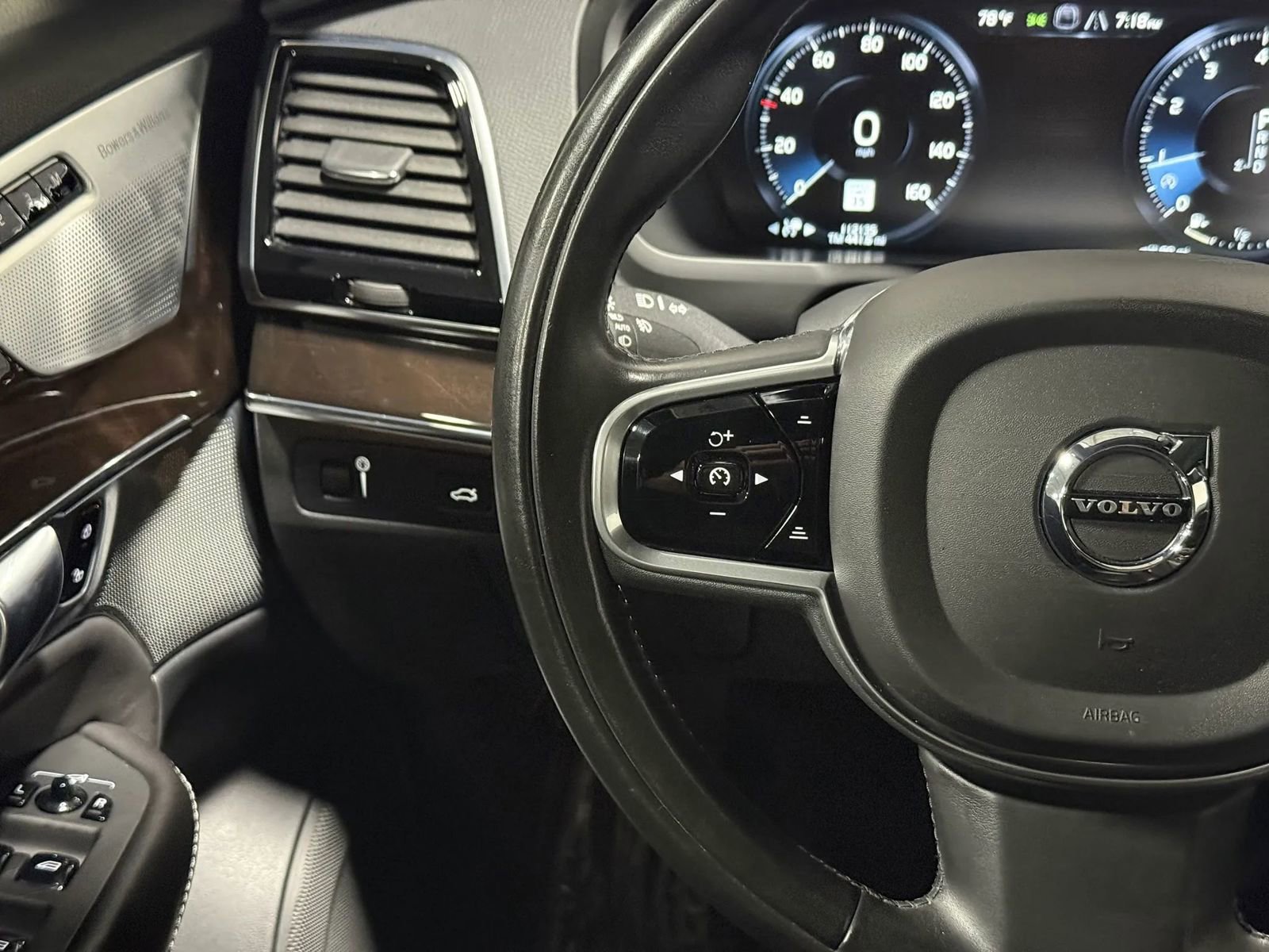 Used 2017 Volvo XC90 T6 Momentum w/ Vision Package AWD/4WD image 28