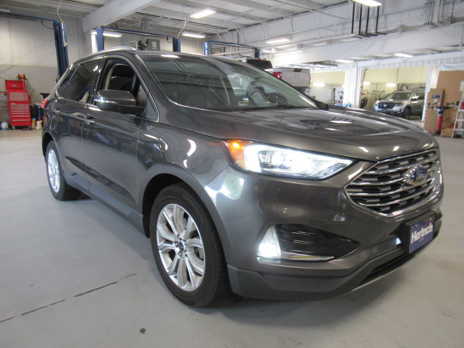 Used 2020 Ford Edge Titanium FWD image 3