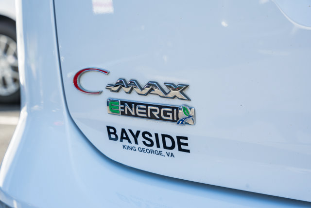 Used 2017 Ford C-MAX Energi Titanium FWD image 11