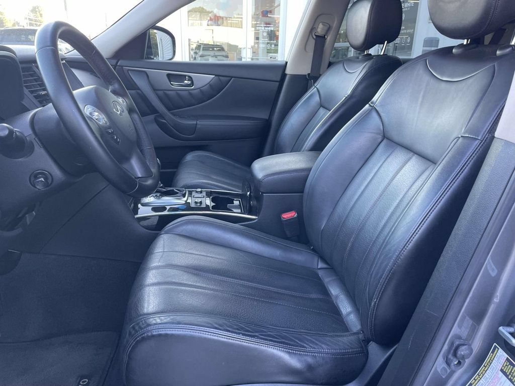 Used 2017 INFINITI QX70 AWD w/ Premium Package image 16