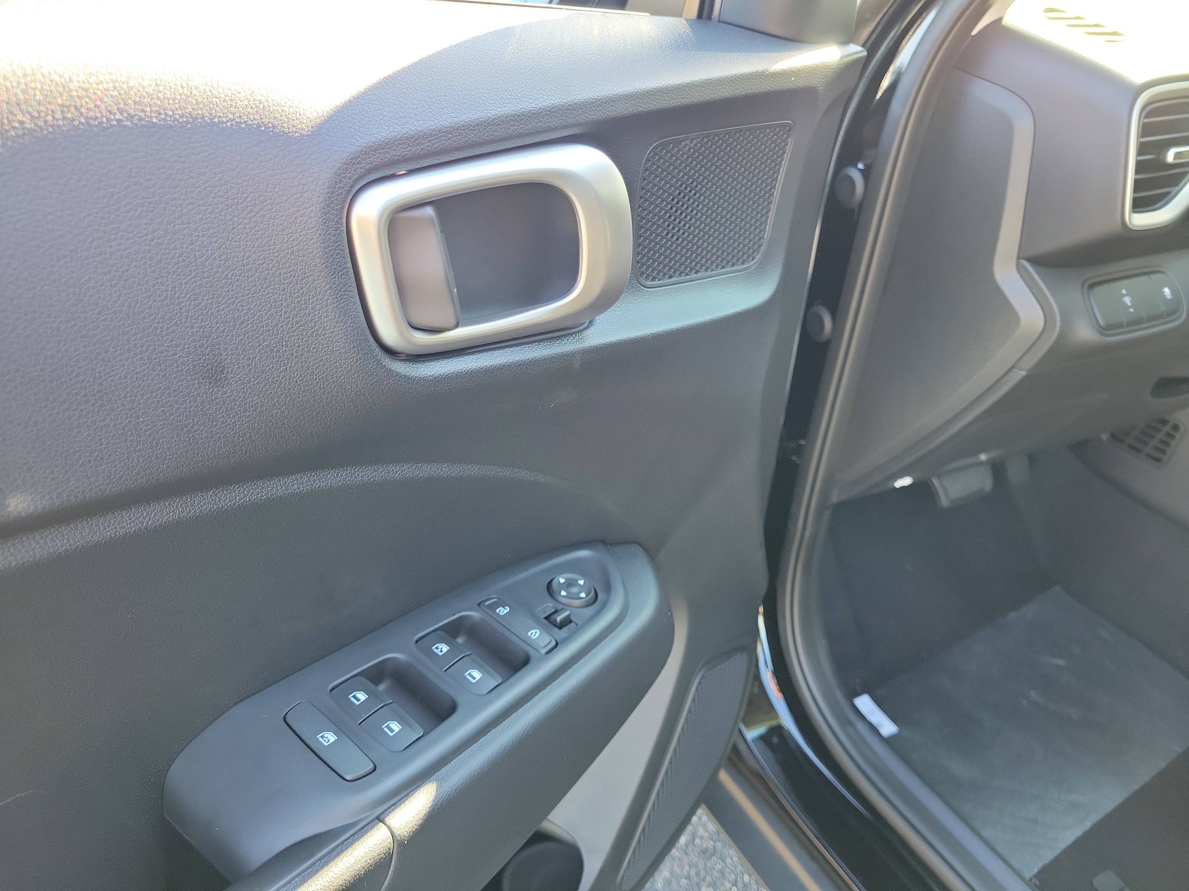 New 2026 Hyundai Venue SEL FWD image 18