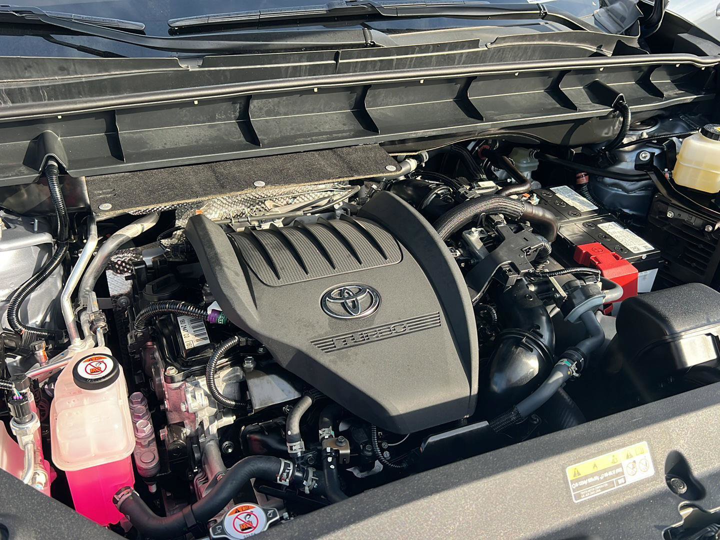 Certified 2024 Toyota Highlander XLE FWD image 35