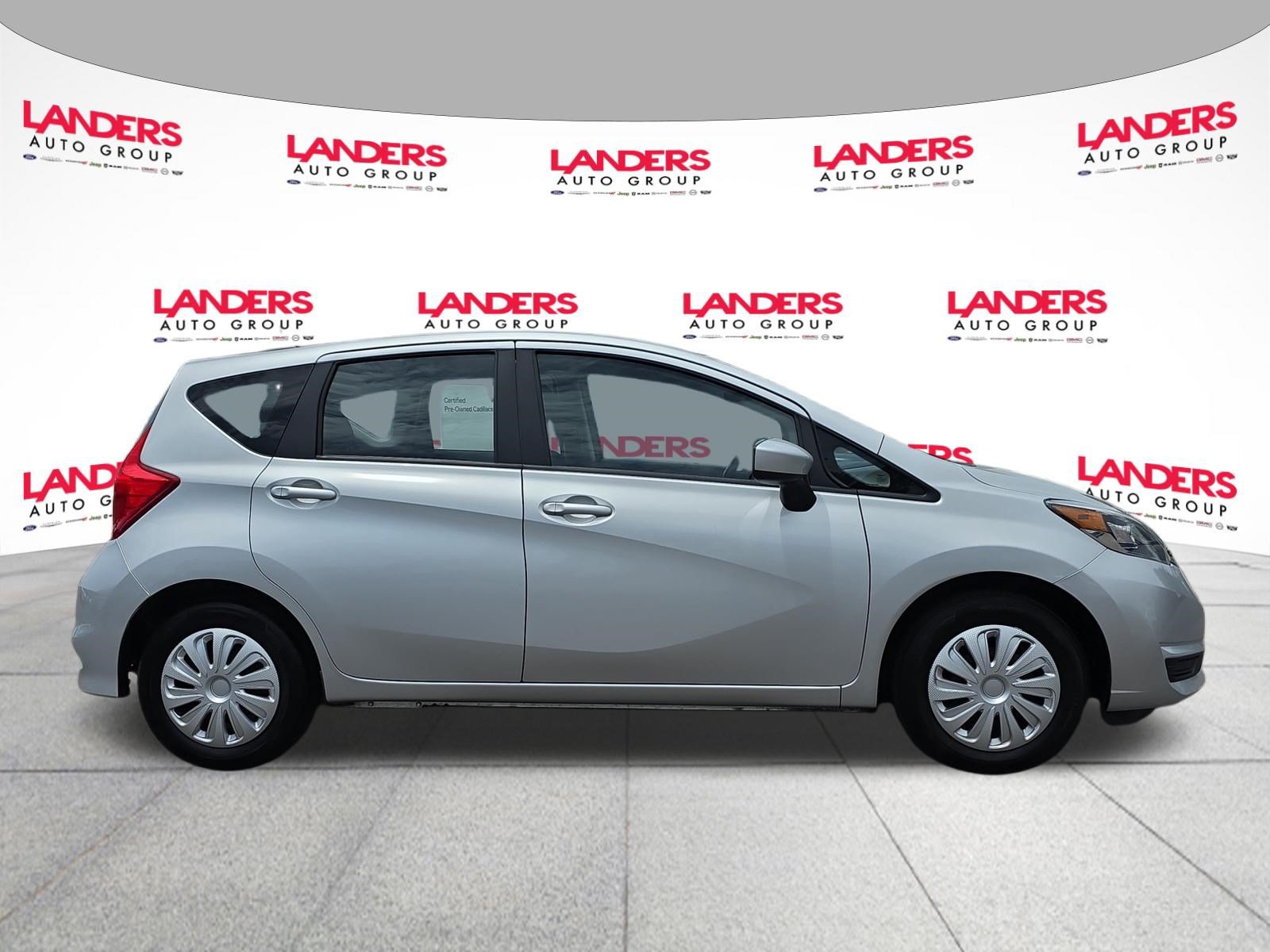 Used 2019 Nissan Versa Note SV FWD image 2