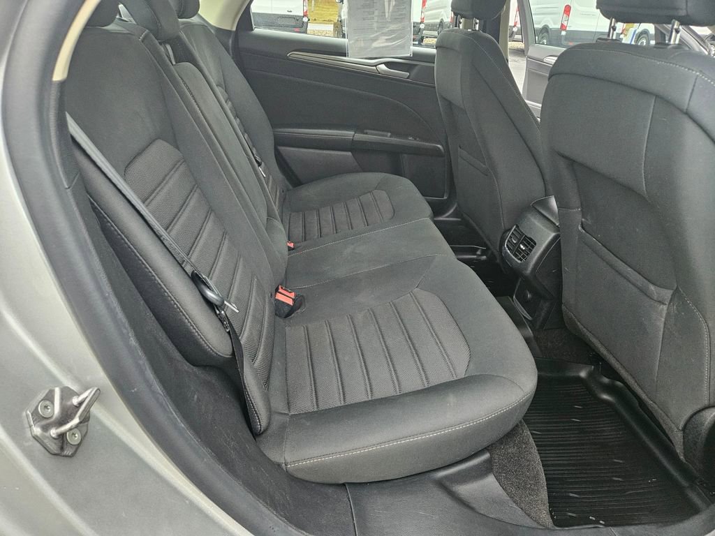 Used 2019 Ford Fusion SE image 25