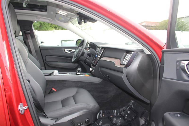 Used 2024 Volvo XC60 B5 Plus w/ Climate Package AWD/4WD image 13