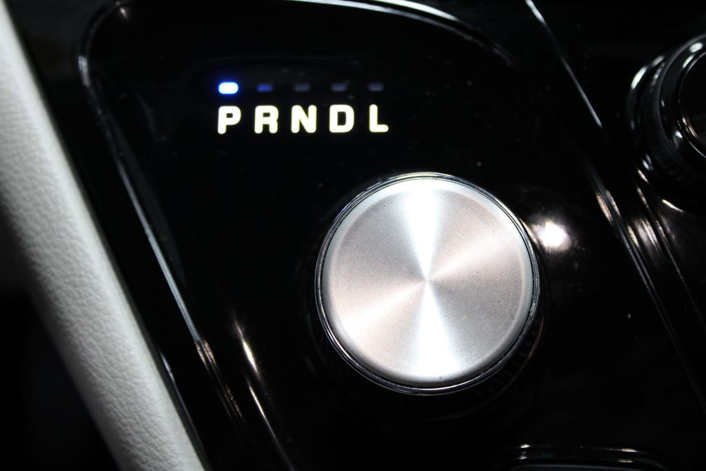 Used 2024 Chrysler Pacifica Touring-L image 50