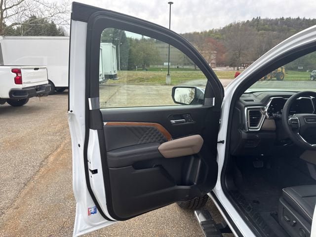 New 2026 GMC Canyon Denali AWD/4WD image 10