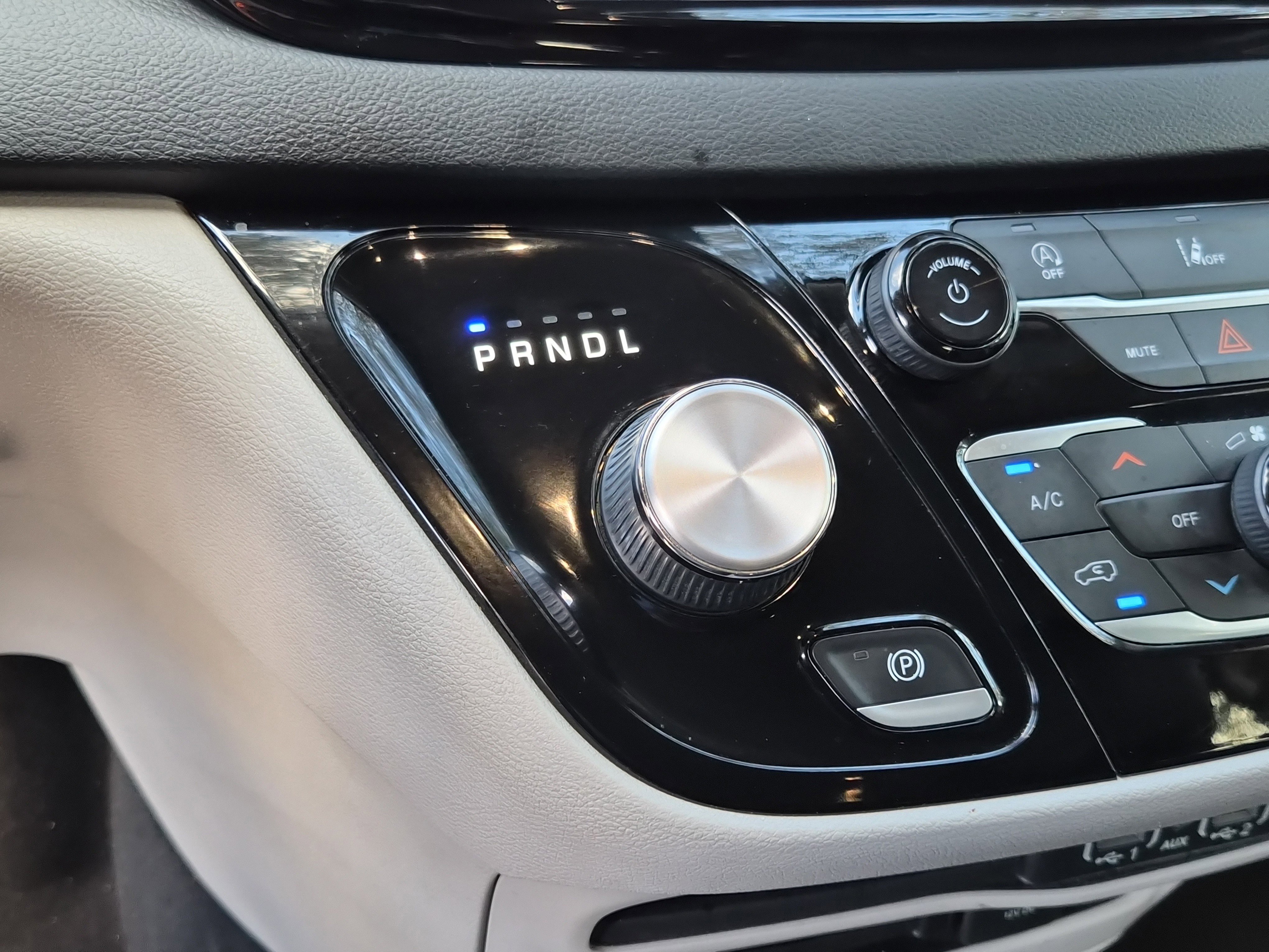 Used 2022 Chrysler Pacifica Touring-L image 28