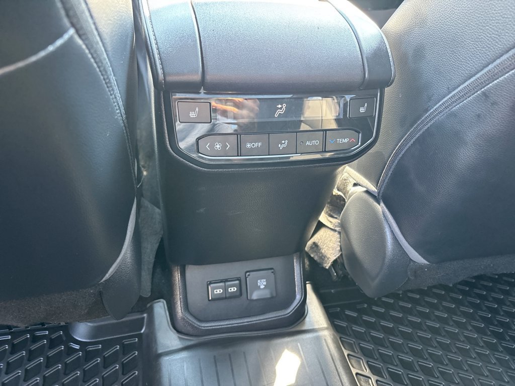 Used 2022 Toyota Highlander Platinum AWD/4WD image 21